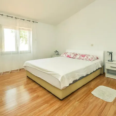Tatil Evi Andela By Interhome Maslenica