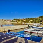 Andela By Interhome Maslenica