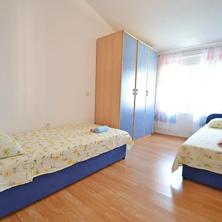 Andela By Interhome Maslenica